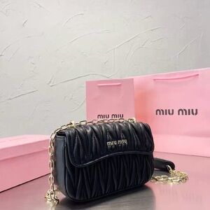 Miu Miu Classic Wrinkle Chain Bag